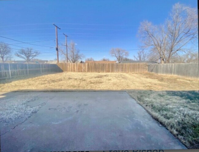 Building Photo - Great 3 bed 2bath 1 car garage now available