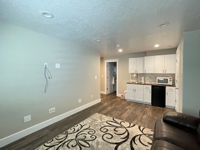 Building Photo - Great Daybreak Home Available!