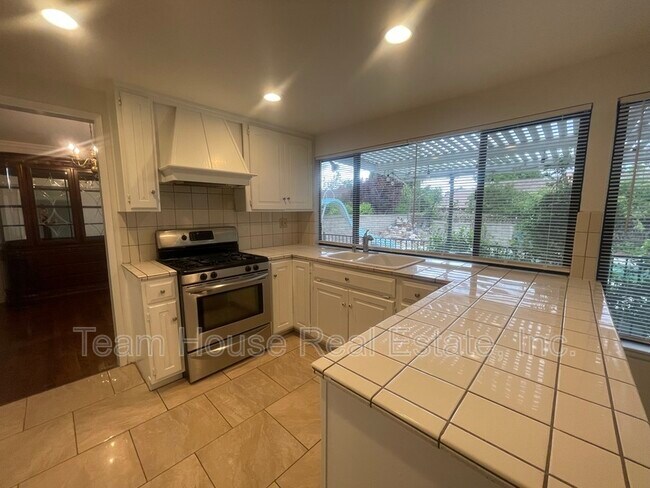 Building Photo - 23423 Vía Boscana