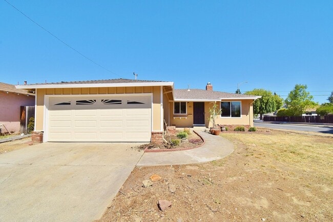 Building Photo - $3395 / 3 BR - NICELY REMODELED SUNDALE HO...