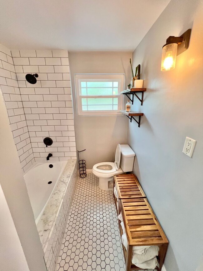 Building Photo - Spacious Remodeled Home Near El Dorado Park
