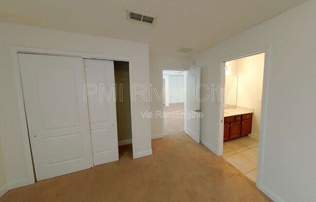 Building Photo - 2099 Club Lake Dr