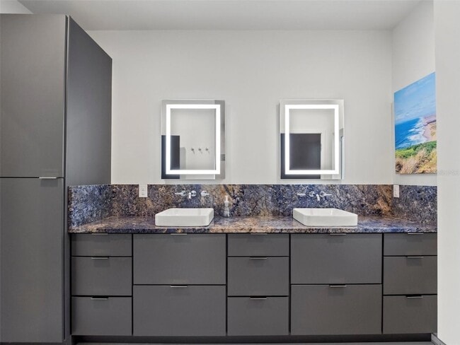 Building Photo - 1021 Temple Grove Pl