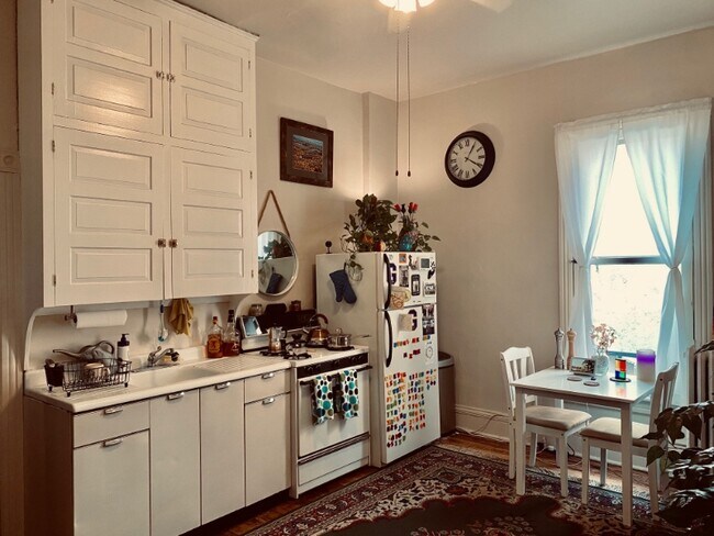 Building Photo - 50 York St