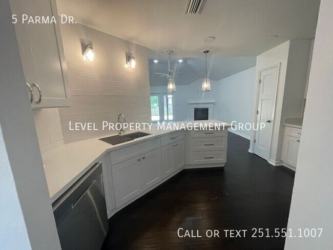 Building Photo - 5 Parma Dr