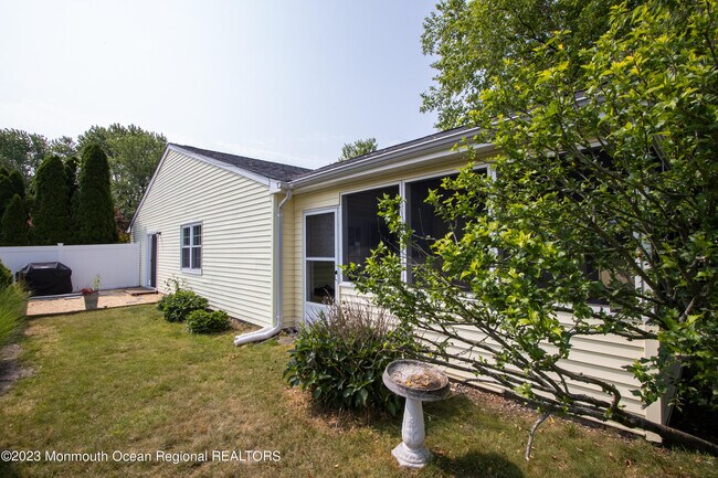 Building Photo - 49 Williamsburg Dr