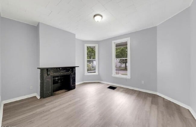 Building Photo - 2056 W 95th St