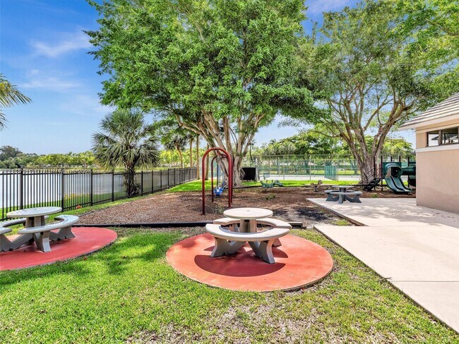 Building Photo - 10323 Hidden Springs Ct