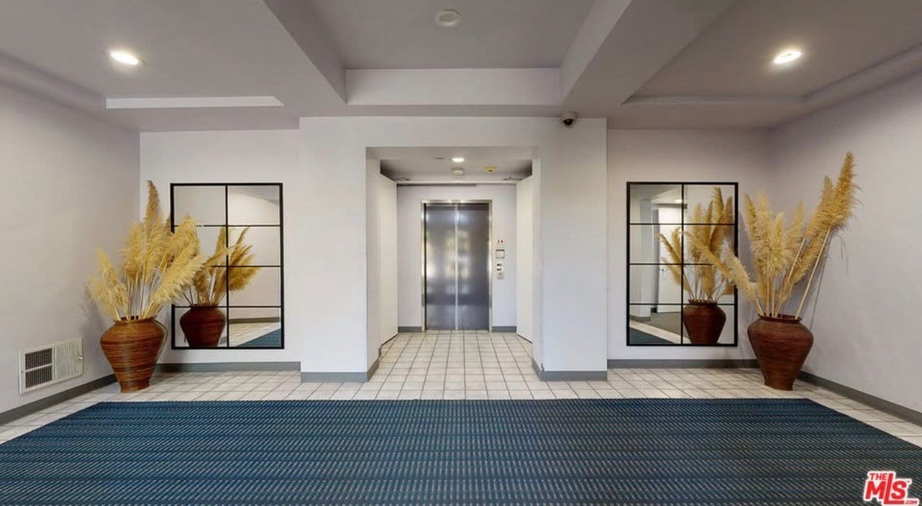 Building Photo - 5151 Balboa Blvd