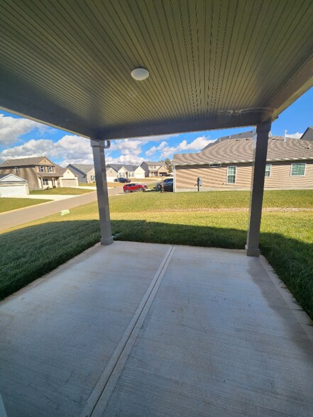 Building Photo - 202 Clover Meadow Ln