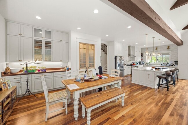 Building Photo - 4603B Lealand Ln