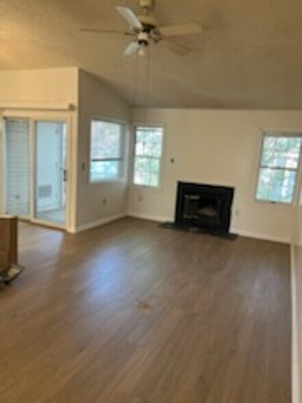 Building Photo - 431 Edpas Rd