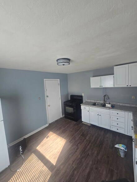 Building Photo - 21648 Gailine Ave