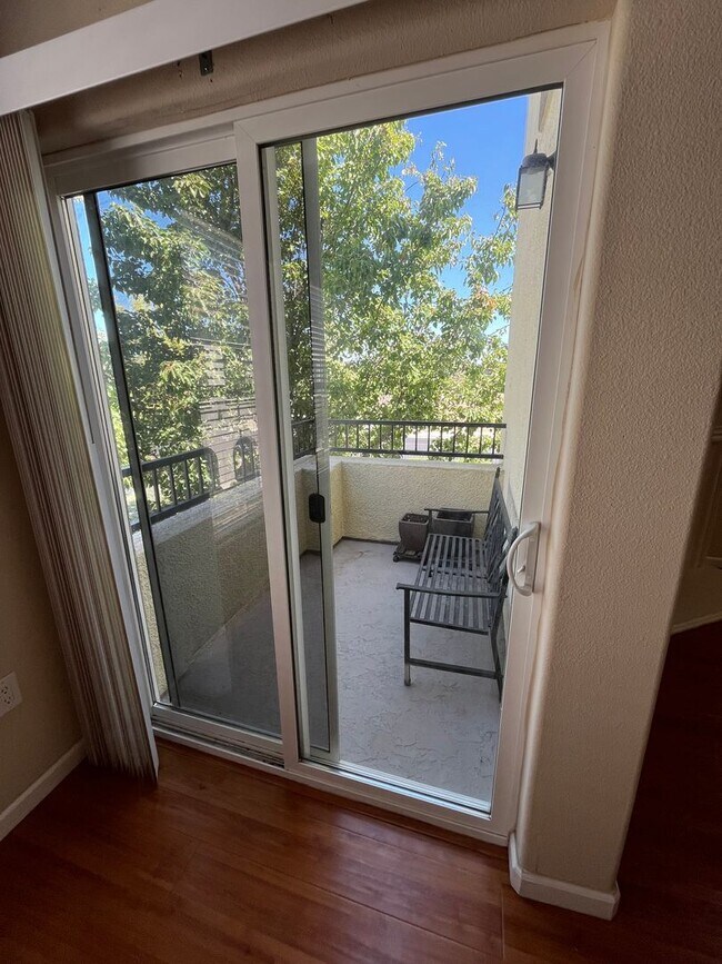 Building Photo - Condo | 2 Bed | 2 Bath | 1728SF | Tenant P...