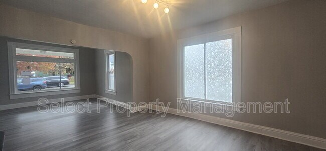 Building Photo - 1112 Lake Ave