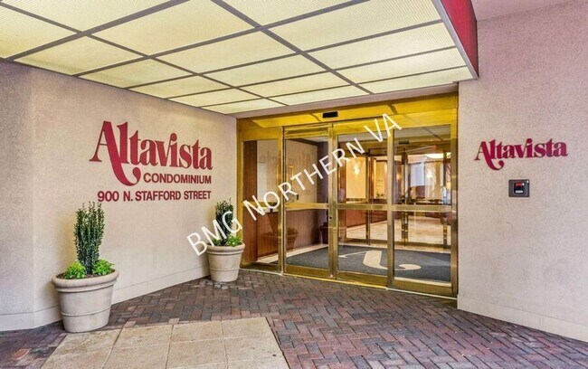 Building Photo - 900 N Stafford St