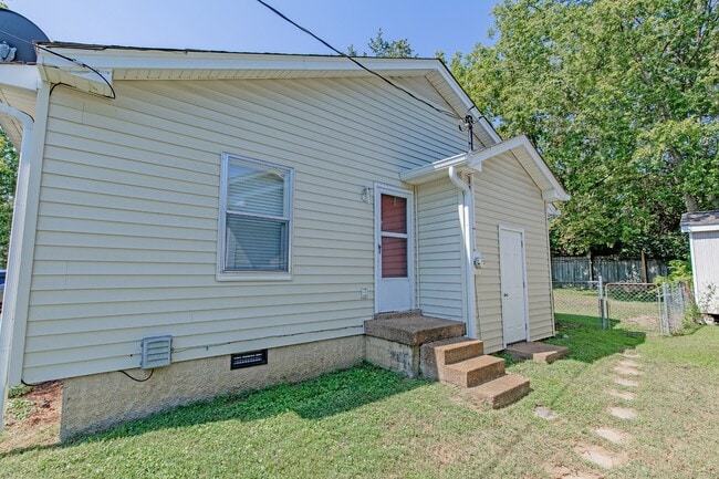 Building Photo - 857 Heritage Cir