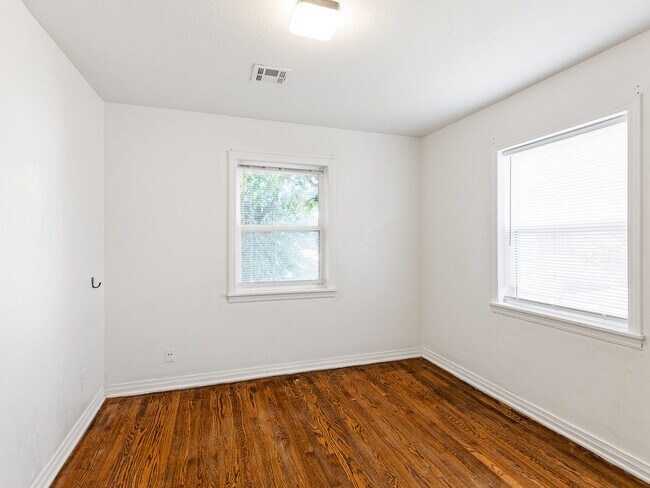 Building Photo - 1819 NW 22nd St