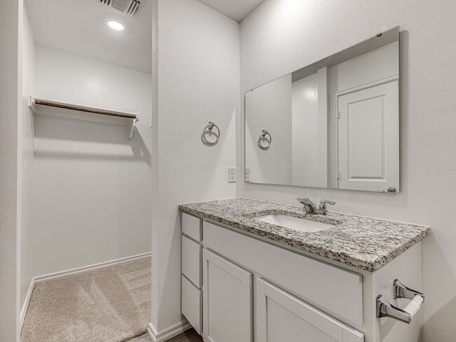 Building Photo - Brand New Home + Edmond Schools + Washer &...
