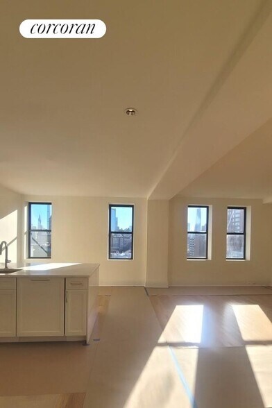 Building Photo - 45 W 81st St