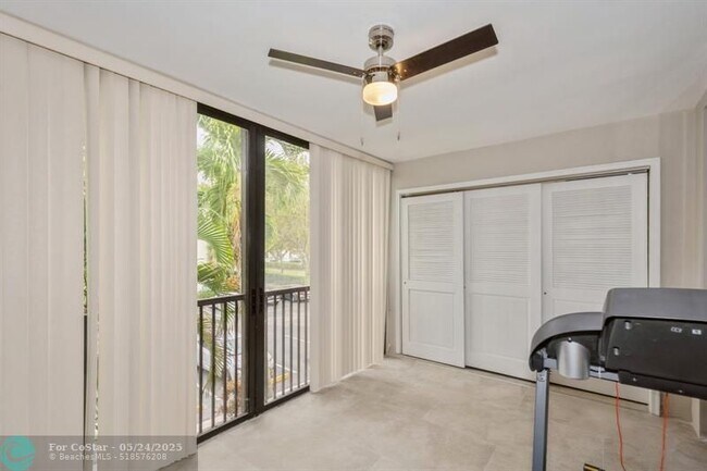 Building Photo - 4485 Carambola Cir N