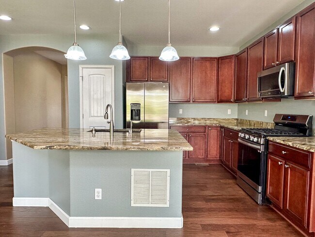 Building Photo - Horseshoe Ridge 4bd 3ba 2,522sq.ft. home FOR RENT!