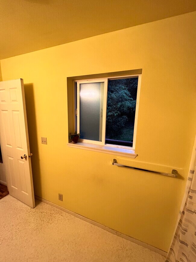 Building Photo - 21896 Fallview Dr