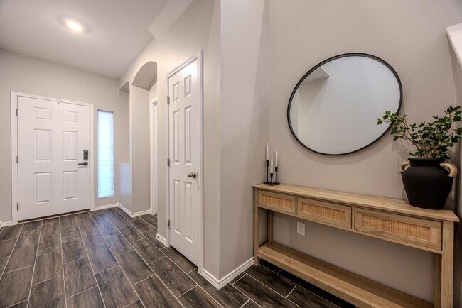 Building Photo - 8702 Shiloh Rock Dr
