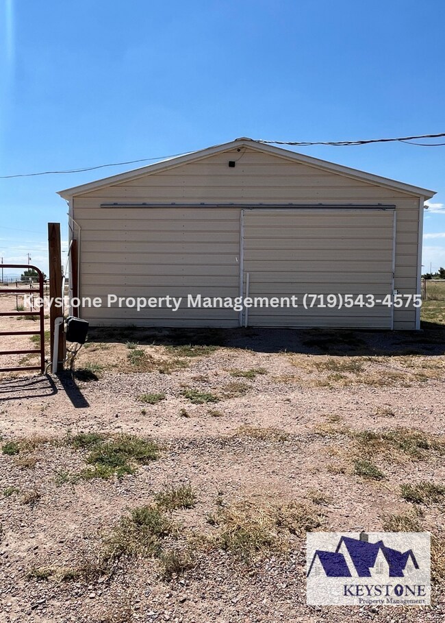 Building Photo - Horse Property with Corrals/Stables - 3 Be...