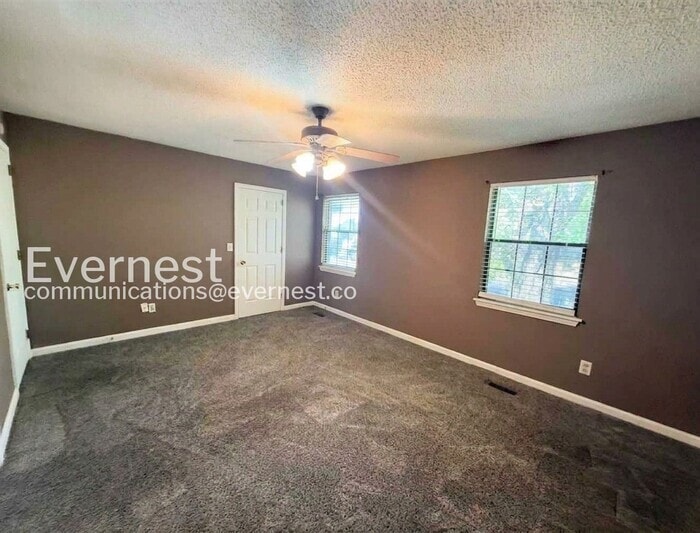 Building Photo - 2543 Hampstead Dr