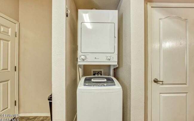 Building Photo - 14300 Gil Reyes Dr