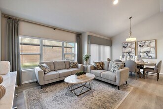 Building Photo - 3 Bedroom 3 Bathroom Townhome with First F...