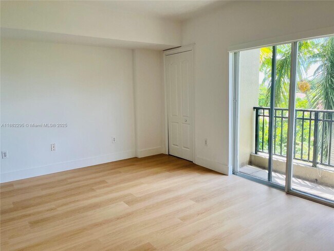 Building Photo - 120 SW 37th Ave