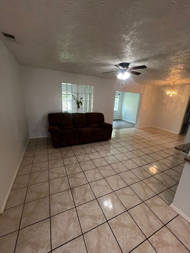 Building Photo - 3 BEDROOM 2 BATH CONVENIENTLY LOCATED WITH A TROPICAL OASIS IN THE BACK YARD!