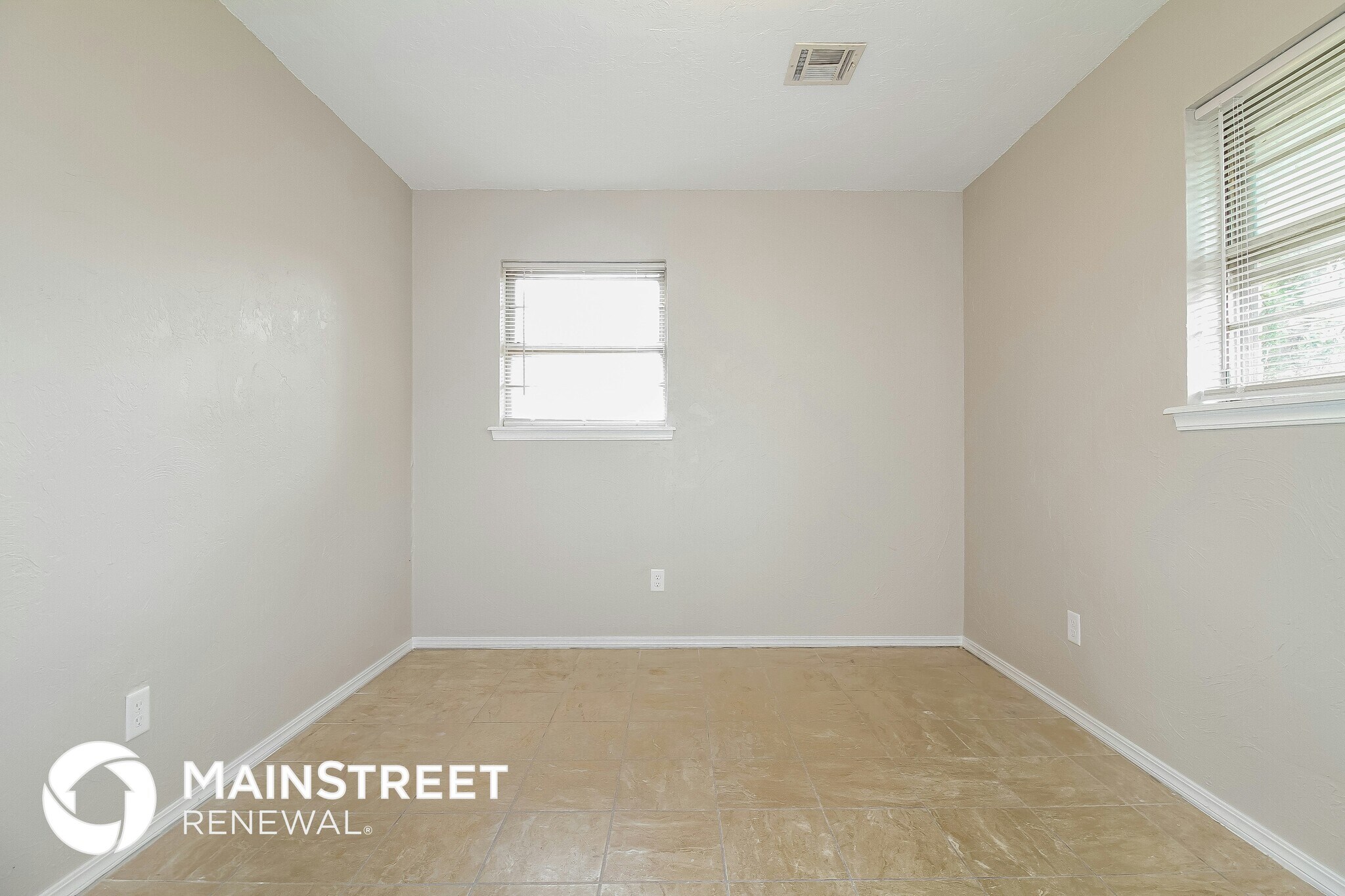 Building Photo - 813 Hampton Rd