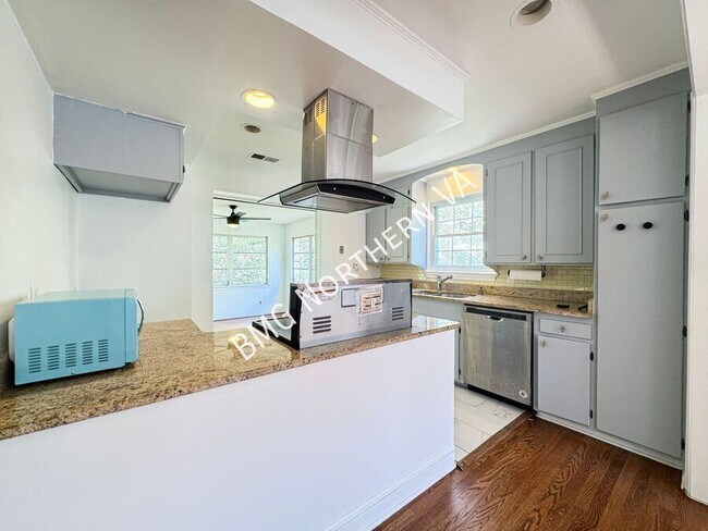 Building Photo - 6600 Braddock Rd