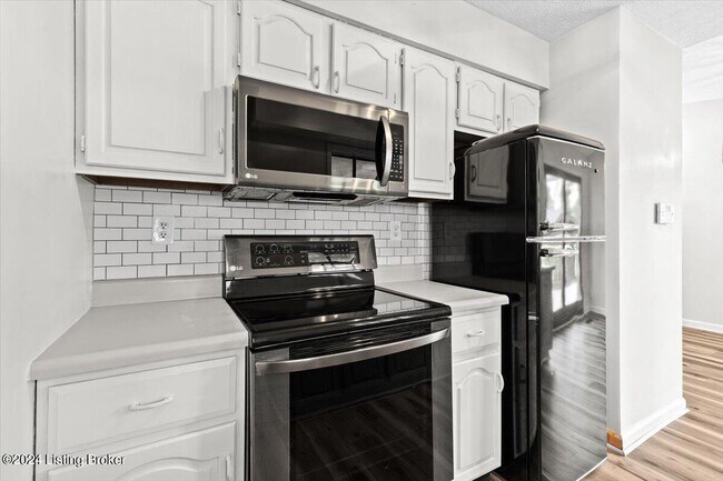 Building Photo - 250 Buck Knobs Rd