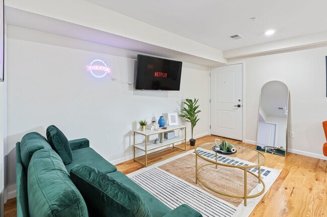 Building Photo - 549 S Orange Ave