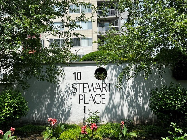 Building Photo - 10 Stewart Pl