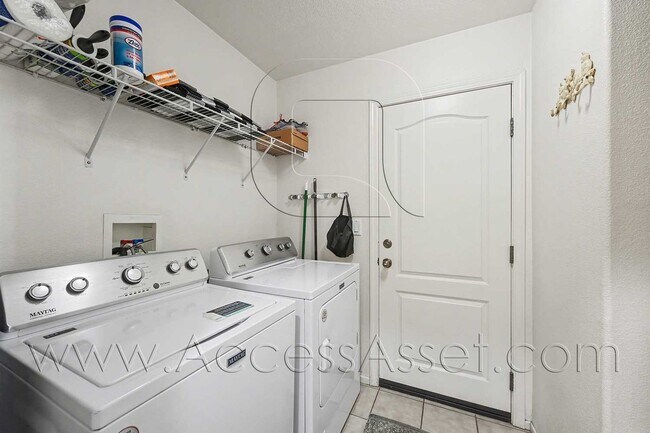 Building Photo - Stunning 5 Bed/3 Bath Home with Pool in Menifee!