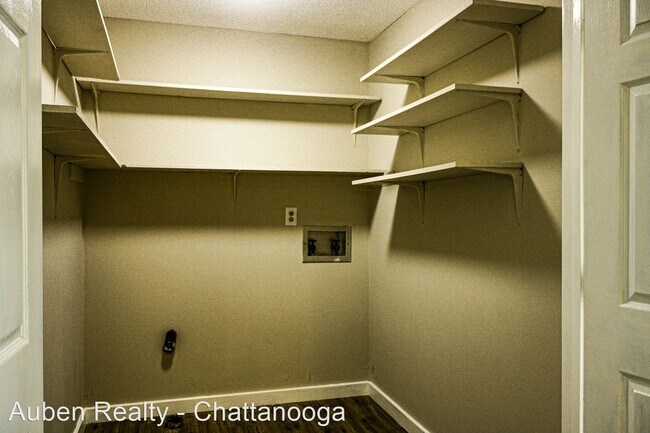 Building Photo - 3 br, 2.5 bath House - 1422 Stratton Place...