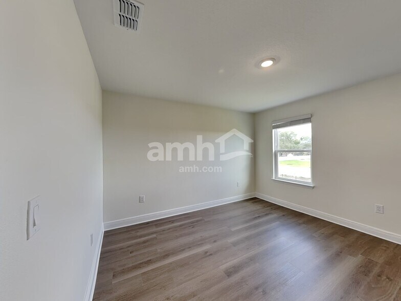 Building Photo - 5943 Pinewood Ests Dr