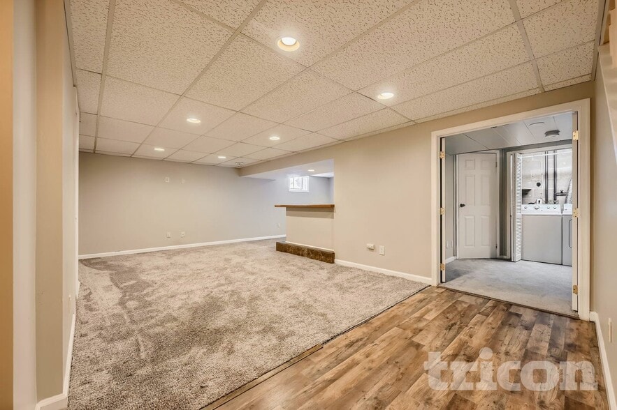 Building Photo - 9432 Seven Courts Dr