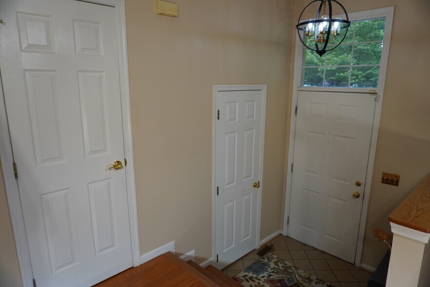 Building Photo - 8381 Township Dr