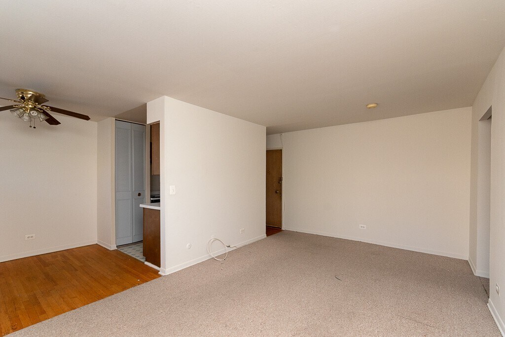 Building Photo - 535 W Aldine Ave