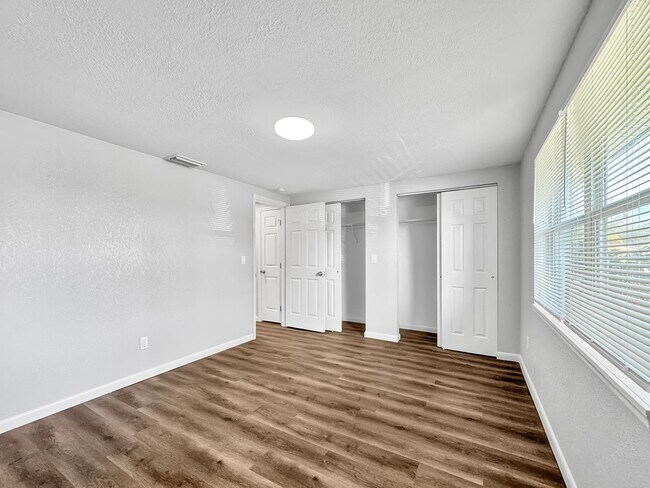 Building Photo - Fully Renovated 3-Bed, 2-Bath Home with Ga...