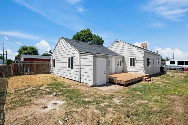 Building Photo - 308 E 7th Ave
