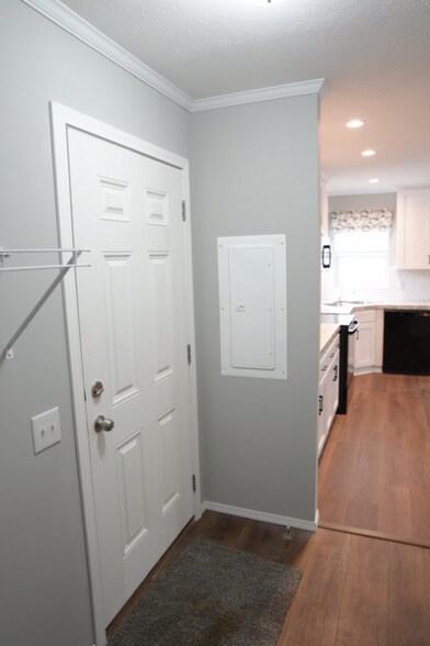 Building Photo - 5865 S Fairfax Rd