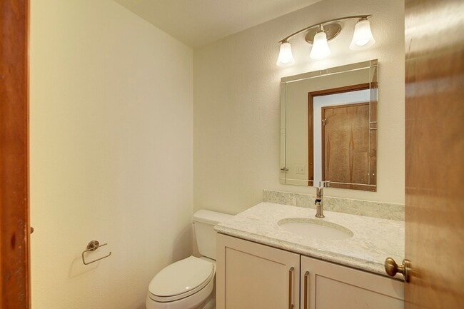 Building Photo - 4Bd/2.5Ba Renton House