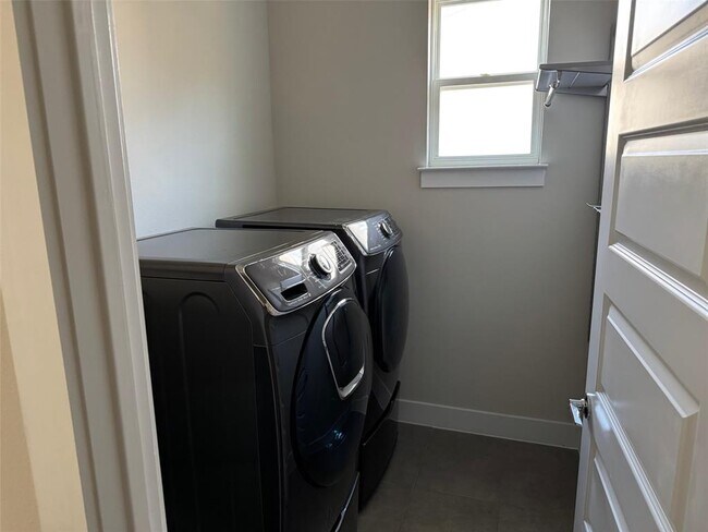 Building Photo - 3108 E 51st St